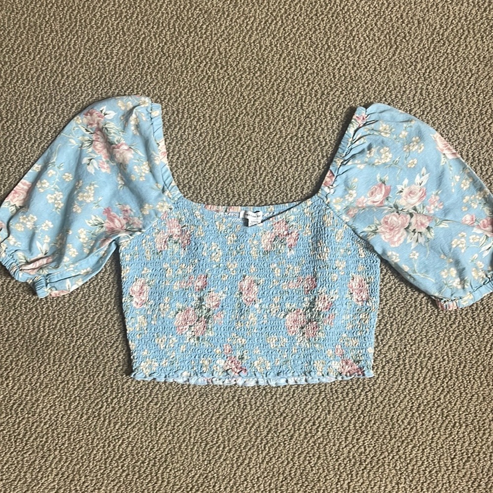 American Eagle crop top size small. Great condition. See pictures!